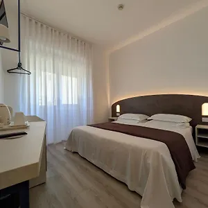 piccolo.hotelinveneto.com/